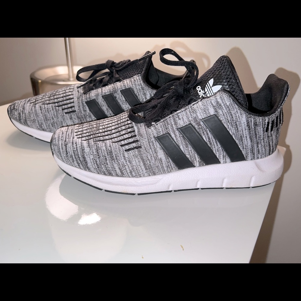 Adidas Ortholite Sneakers. Womens 4.5/5 Youth 3Y. In prefect condition.